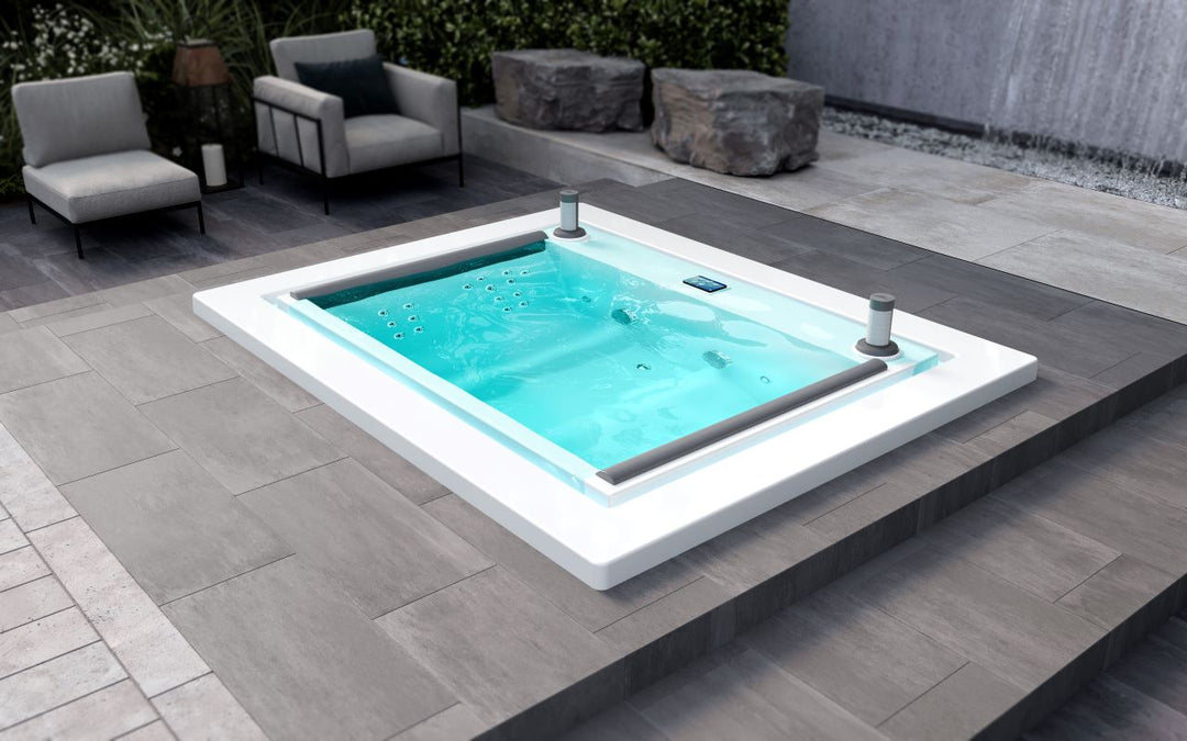 Downtown Infinity Built-In Spa