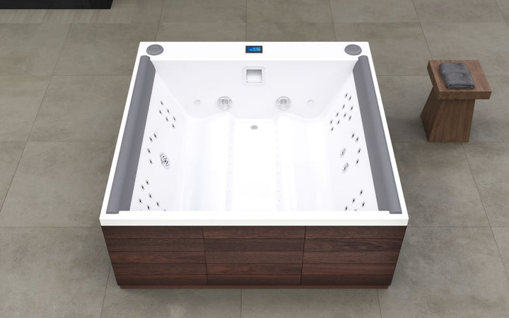 Downtown 2 Spa With Thermory Wooden Siding