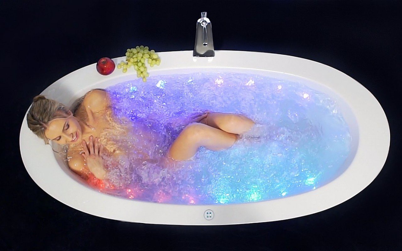 https://www.aquaticausa.com/image/data/Blog%20posts/Aquatica-Purescape-174B-Wht-Relax-Air-Massage-Bathtub-top-(web).jpg
